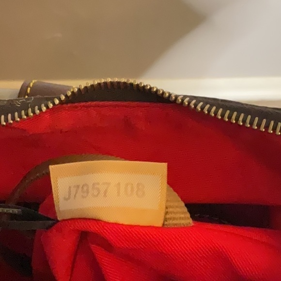 Dooney & Bourke Vintage Pebbled Leather - Picture 11 of 14